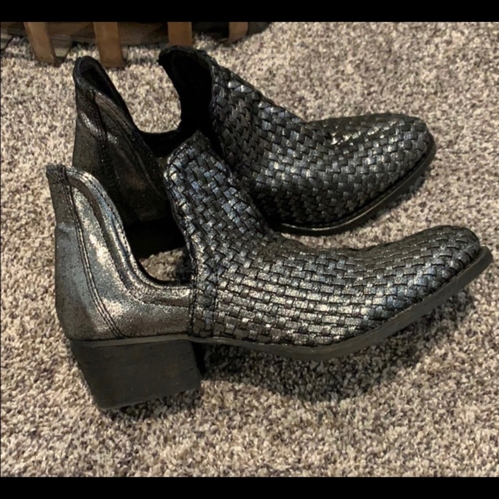 Like new Very Volatile bootie